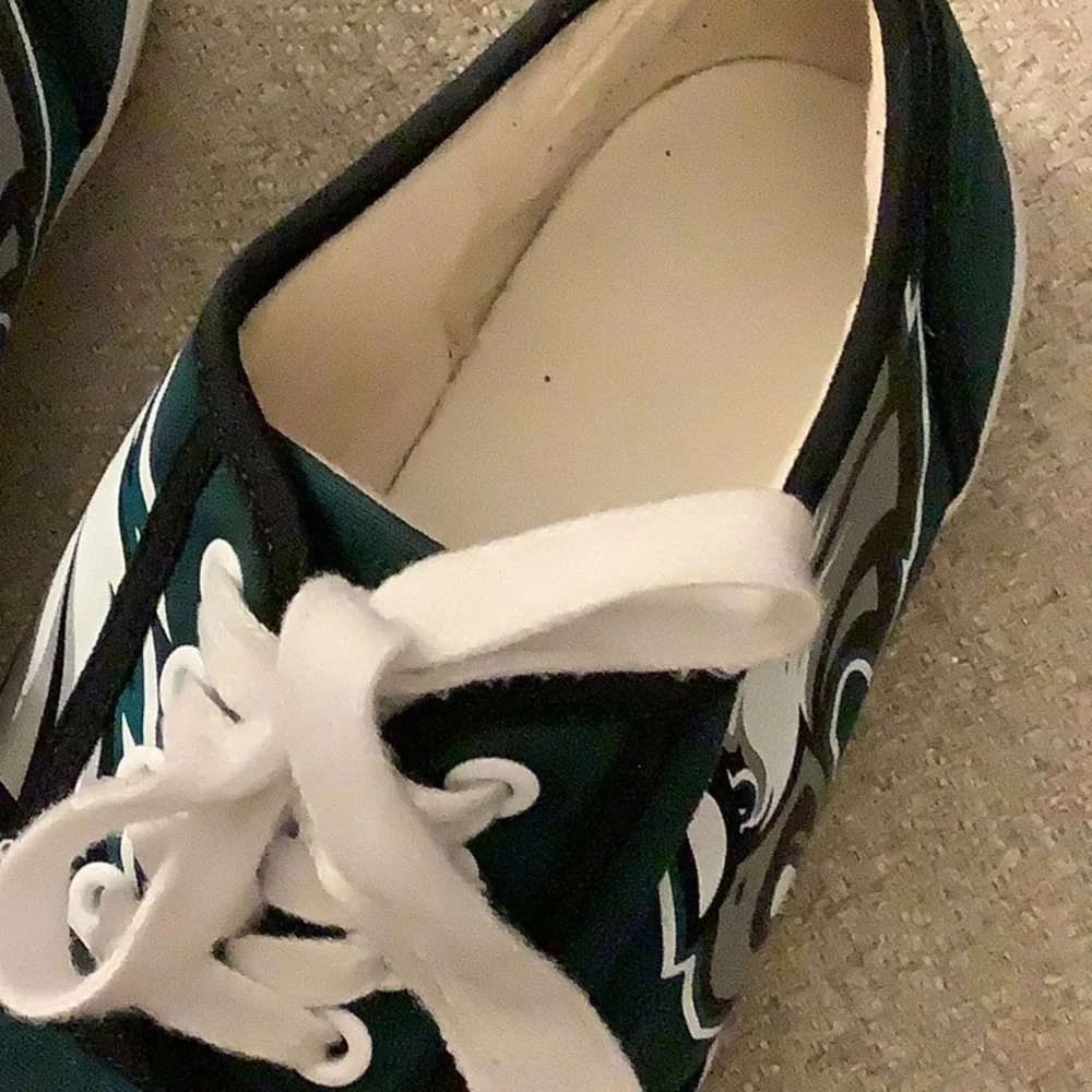 Woman’s Philadelphia Eagles Canvas Lace-Up Sneakers in Dark Green Sz 7.5